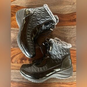 Khombu Molly Waterproof Front-Zip Winter Boots 7